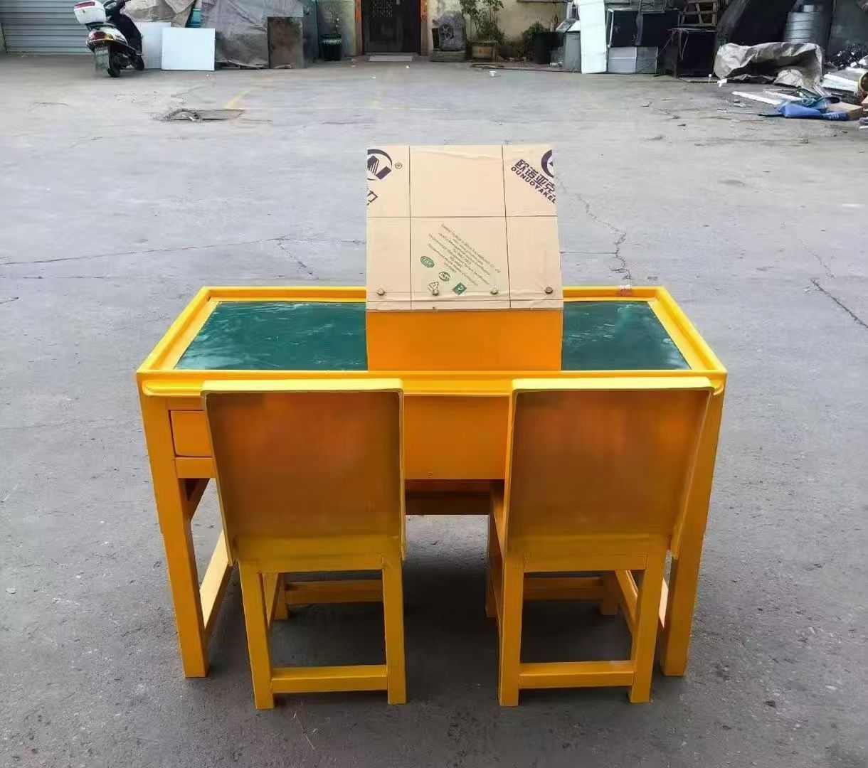 易门防静电导通桌井下煤矿火工品发放桌：危险品流转的安全守护者